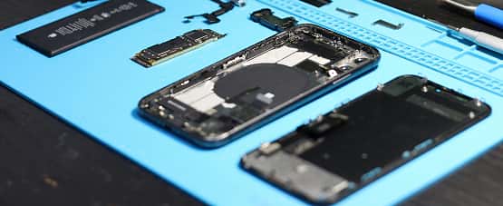 Reparación de teléfonos (cambio de pantalla, batería, software, etc.)